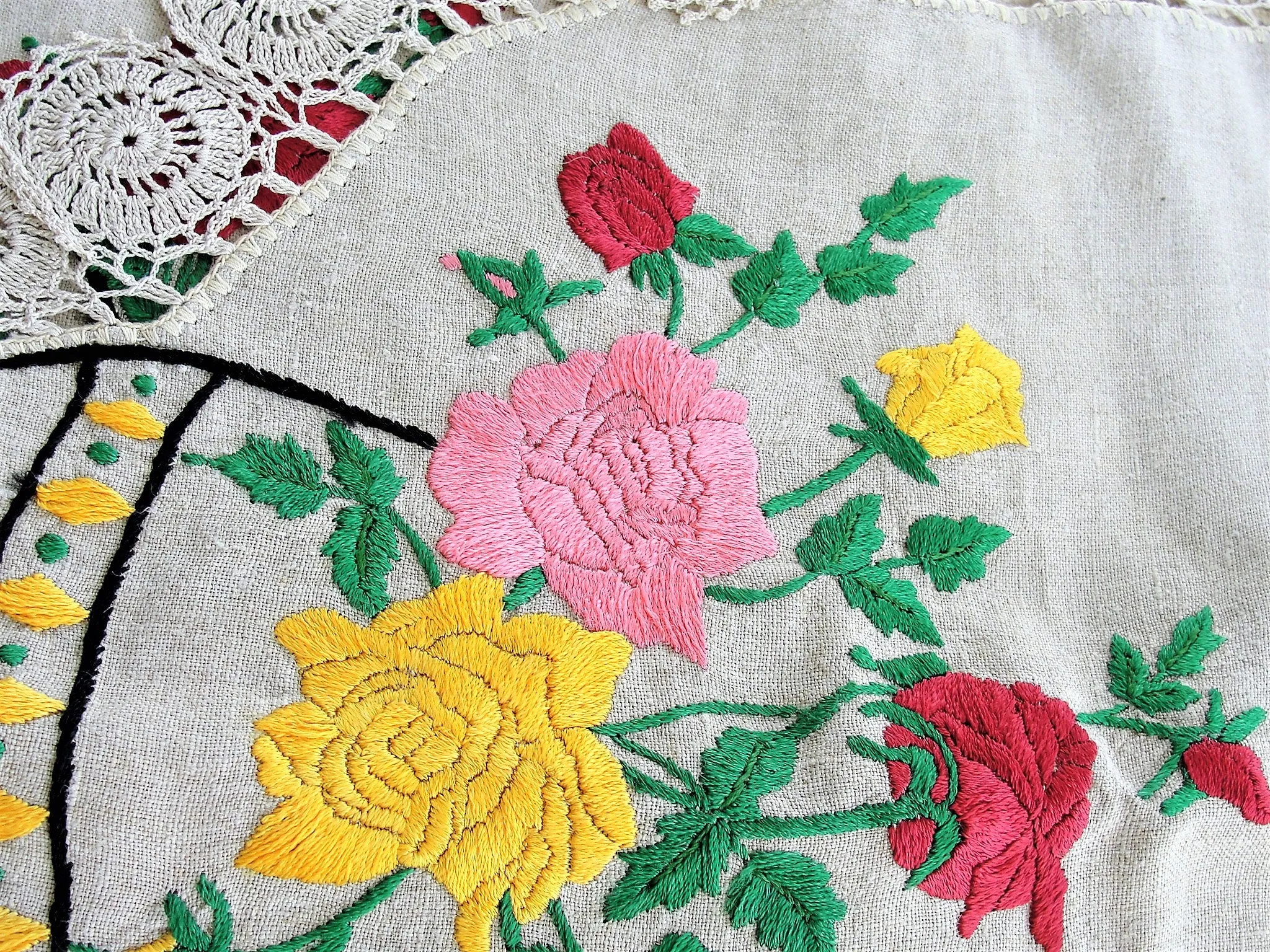 ANTIQUE Linen Runner Dresser Buffet Scarf Table Centerpiece ROSES Embroidery,Natural Linen,Mission Oak Furniture, French Country, Farmhouse