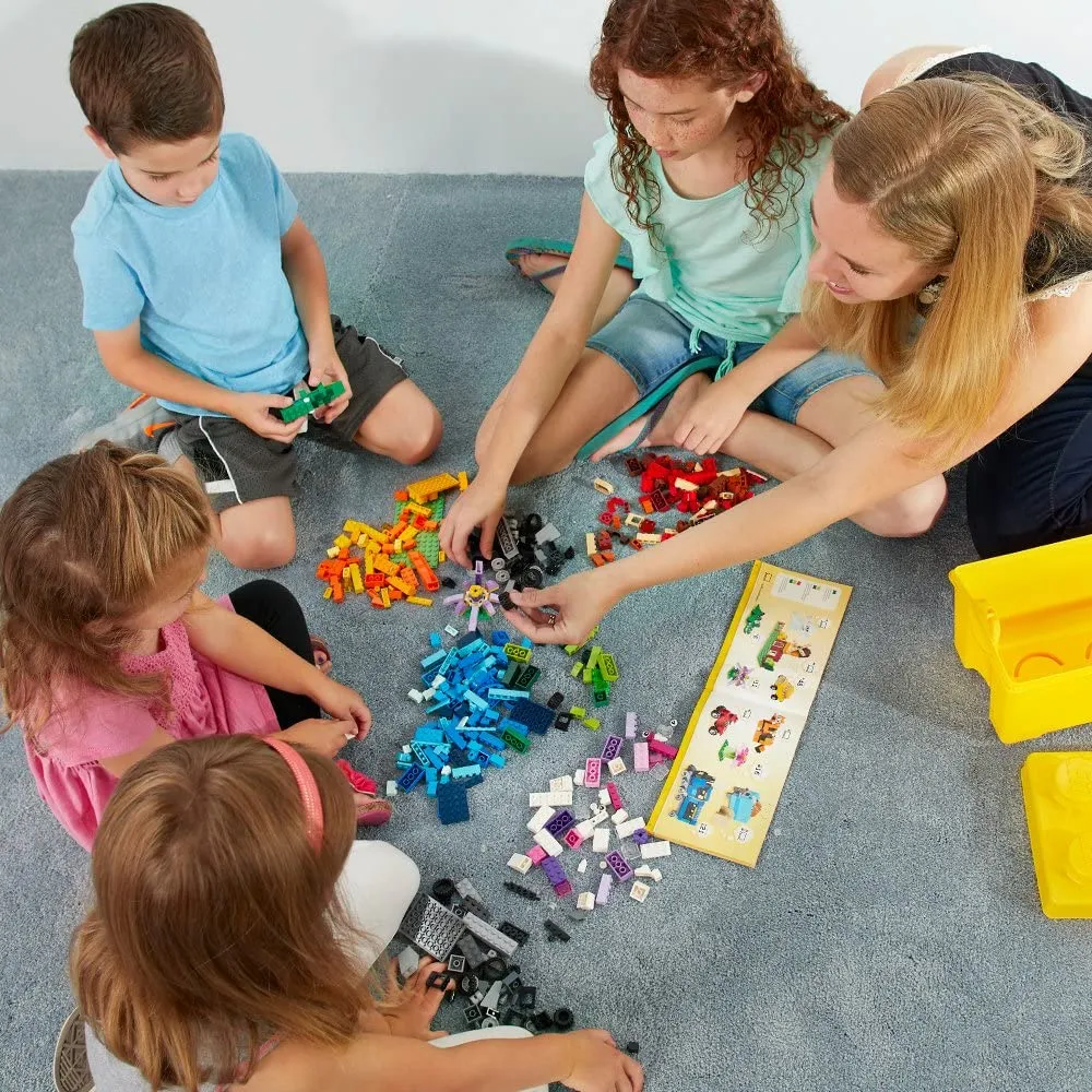 LEGO 10698 Classic Large Creative Brick Box (790 Pieces).