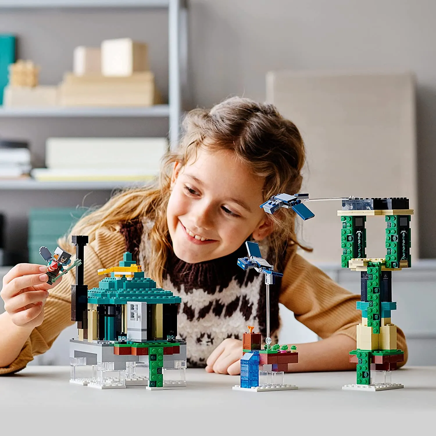 LEGO Minecraft The Sky Tower 21173 Fun Floating Islands Building Kit Toy with a Pilot, 2 Flying Phantoms and a Cat (565 Pieces)