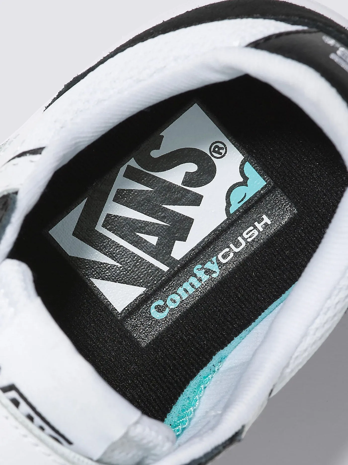 Lowland CC V Black/True White Shoes